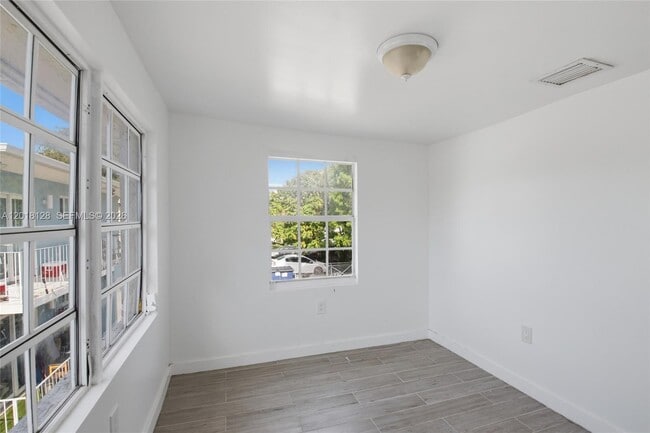 Building Photo - 1035 NW 5th St