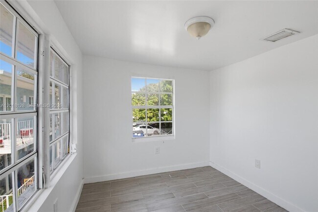 Foto del edificio - 1035 NW 5th St