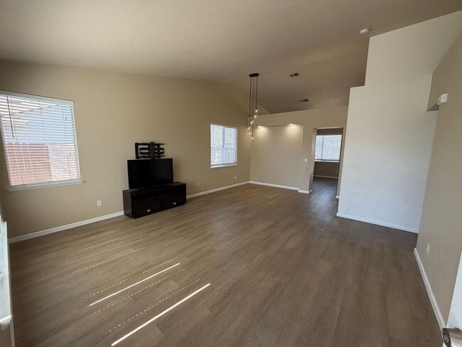 Building Photo - 5431 Lakespring Dr