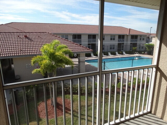 Foto del edificio - 8546 Bernwood Cove Loop