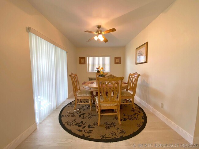 Foto del edificio - 1403 W Libby Dr