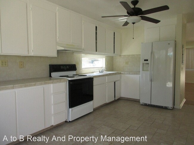 Building Photo - 2 br, 1.5 bath House - 2141 Luz Ave