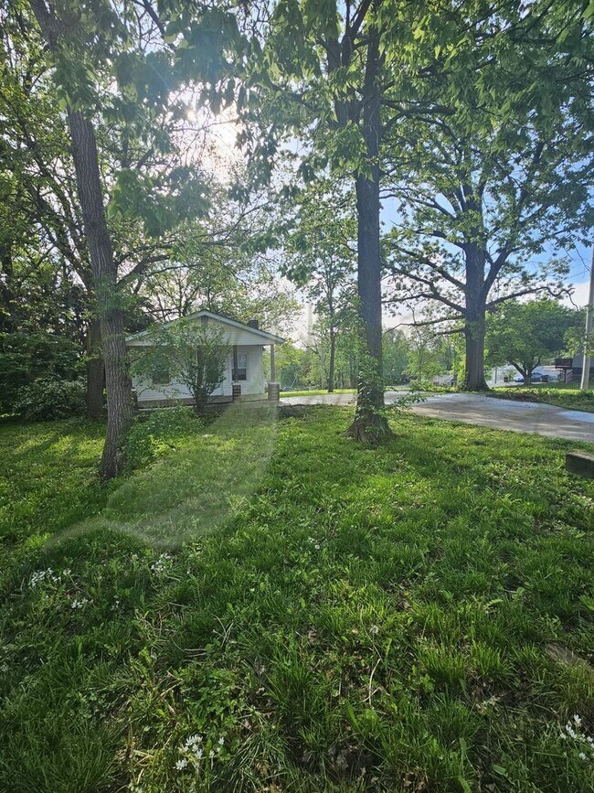 Foto del edificio - CHARMING UPDATED BUNGALOW!!!!