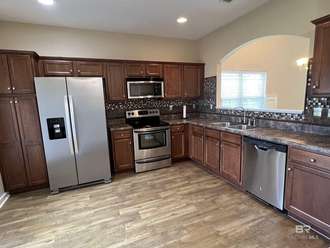 Building Photo - 1065 Crown Walk Dr