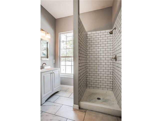 Foto del edificio - 706 W 12th St