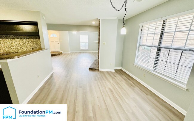 Foto del edificio - 8259 Cedar Chest Dr