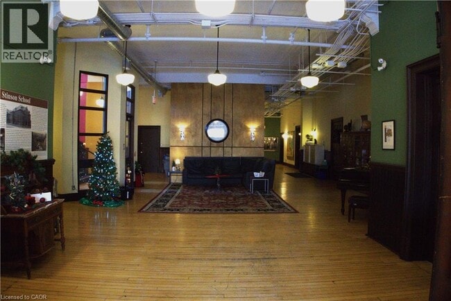 Building Photo - 200 Stinson St