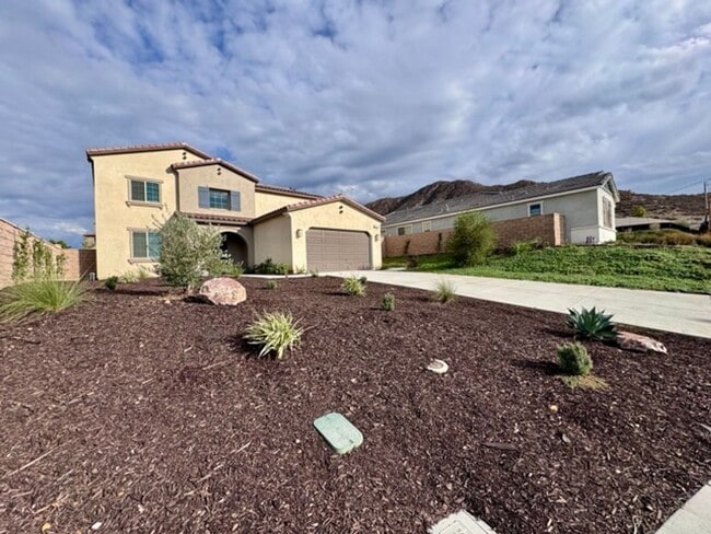 Building Photo - Spacious 4 Bedroom Home for Lease in Winch...