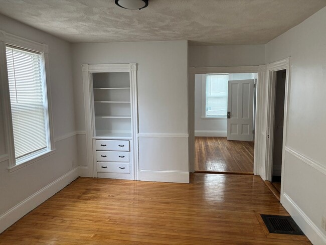 Photo - 43-45 Crescent St. Wakefield, MA (Offboard... Apartment