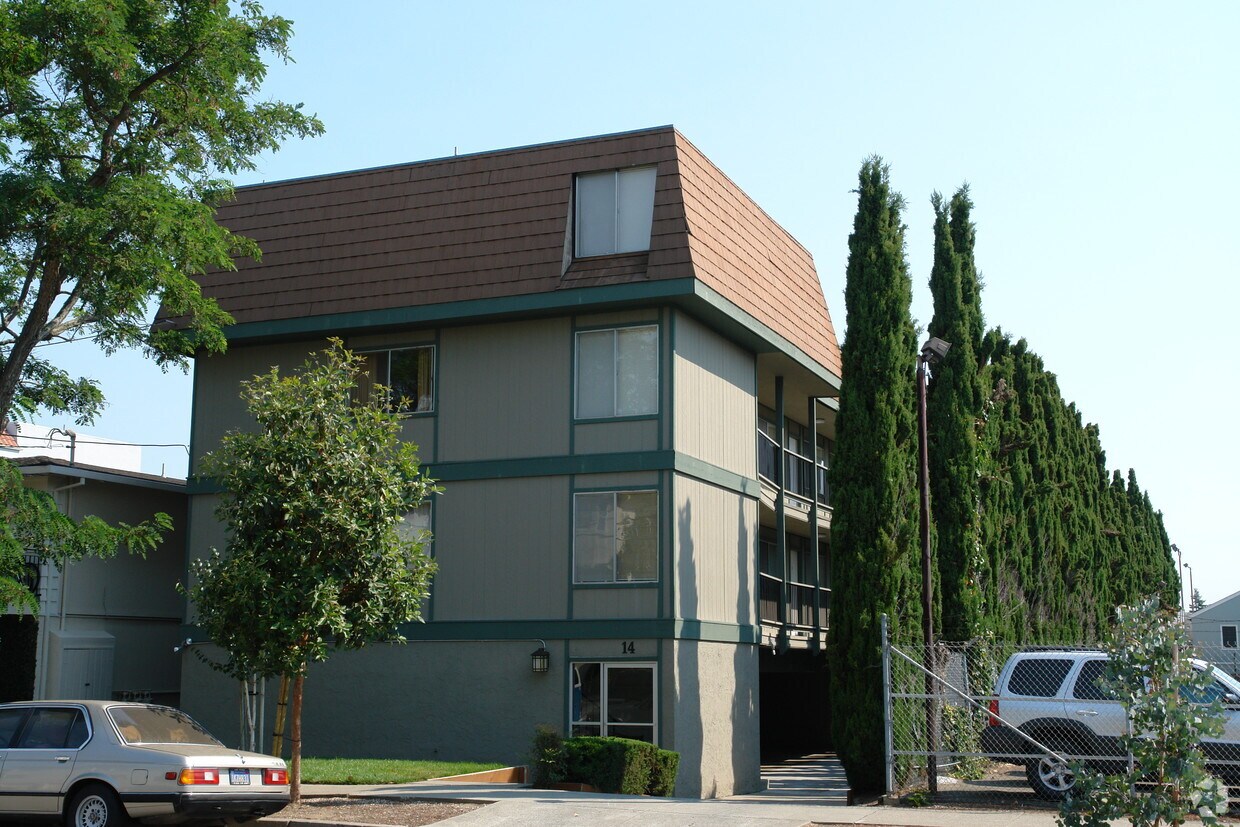 Foto del edificio - 14 Highland Ave