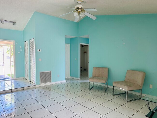 Building Photo - 1421 SW 9th Ct