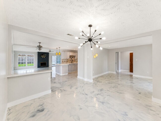 Building Photo - 15719 Red Springs Dr