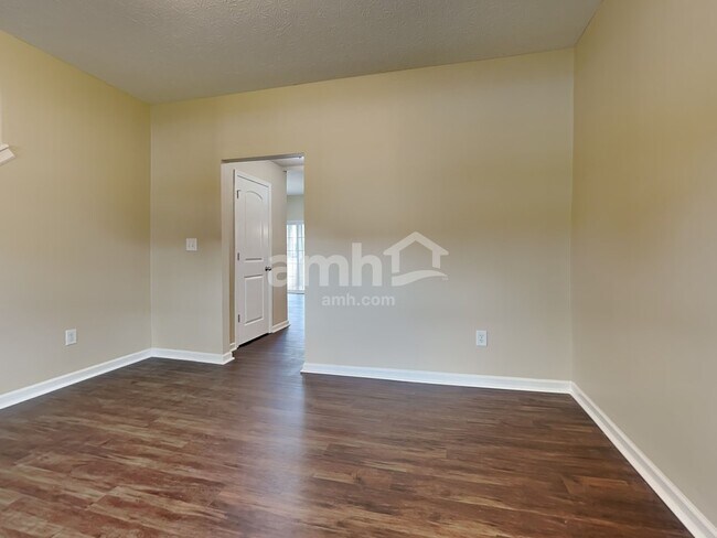 Foto del edificio - 9711 Brooks Dr