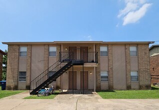 Building Photo - 306 Erby Ave