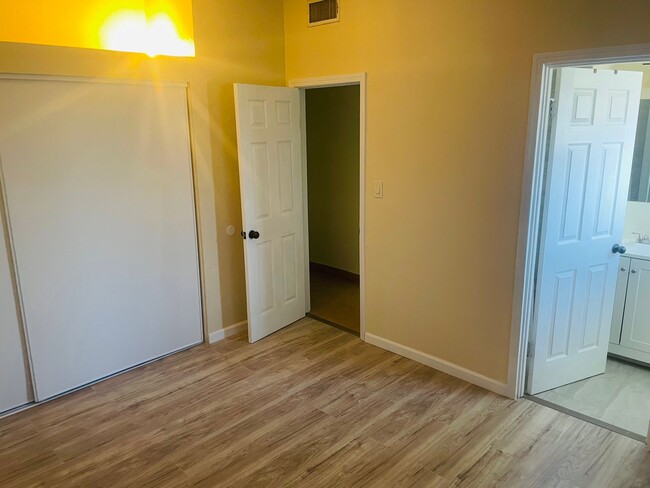 Building Photo - 6501 Graylock Lane - North Highlands 95660