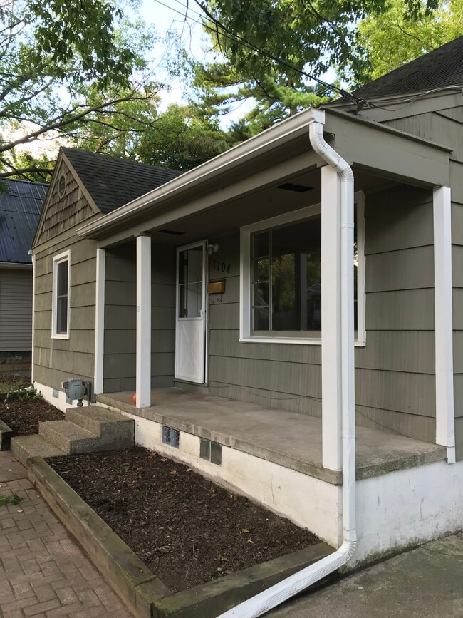 Building Photo - 1104 Dakin St