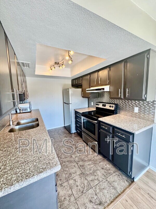 Foto del edificio - 1265 N Granite Reef Rd