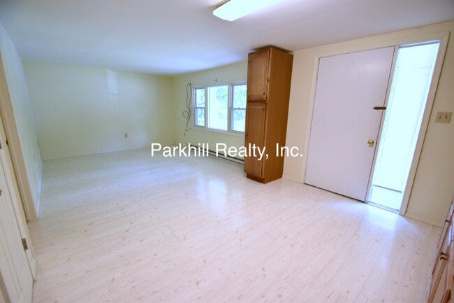 Building Photo - 12 Oakwood Dr