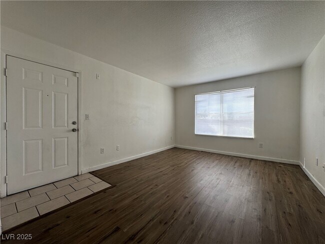 Building Photo - 8101 W Flamingo Rd