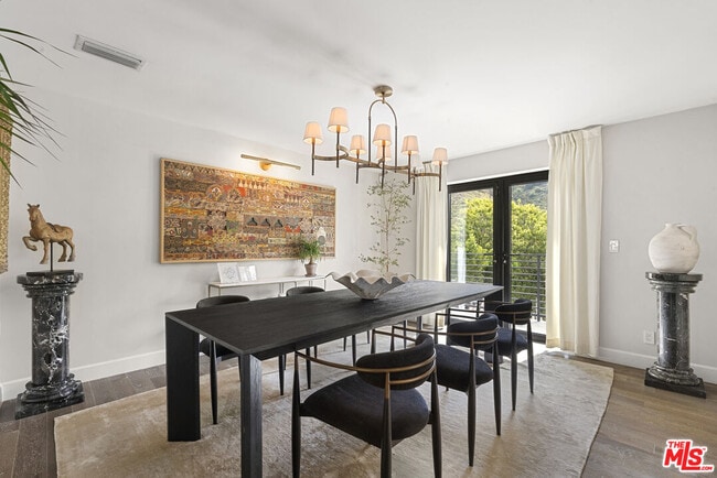 Building Photo - 1739 San Ysidro Dr