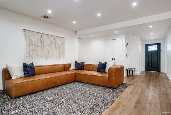 Building Photo - 4 br, 3.5 bath House - 12646 Albers St
