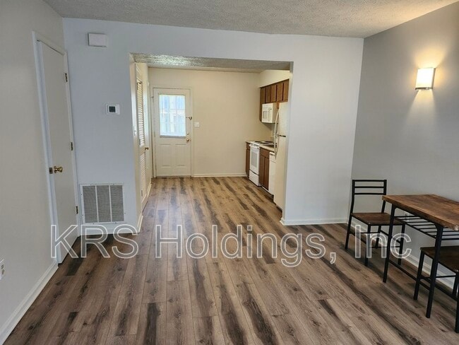 Building Photo - 211 S Waverley St