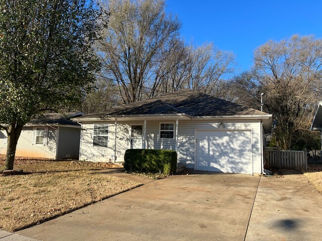 Building Photo - Adorable 3-Bedroom Home with Spacious Back...