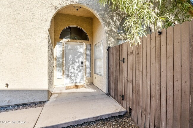 Building Photo - 7209 S Avenida Del Nopal