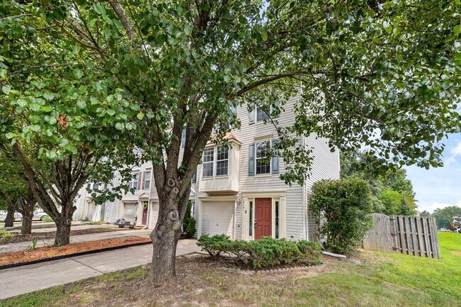 Foto del edificio - End-Unit Townhome in Spotsylvania!