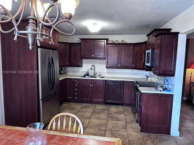 Foto del edificio - 381 NW 45th St