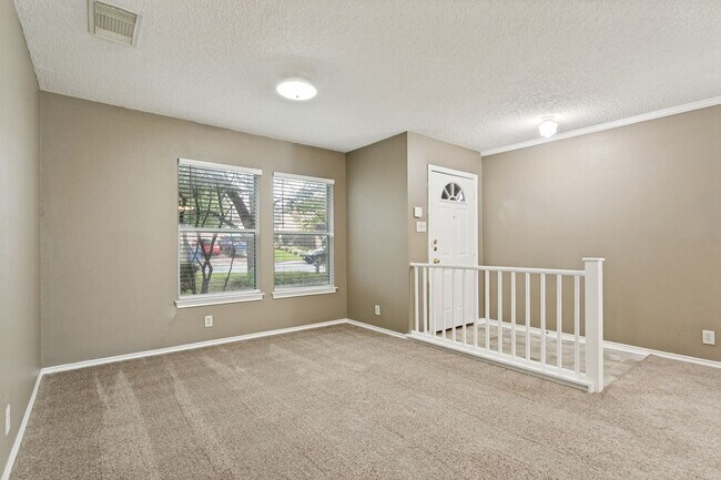 Foto del edificio - 3-BEDROOM HOME IN GUILBEAU PARK