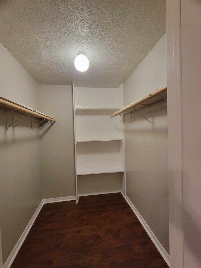 Building Photo - Beautiful Biloxi 3/2 fully furnished TDY!