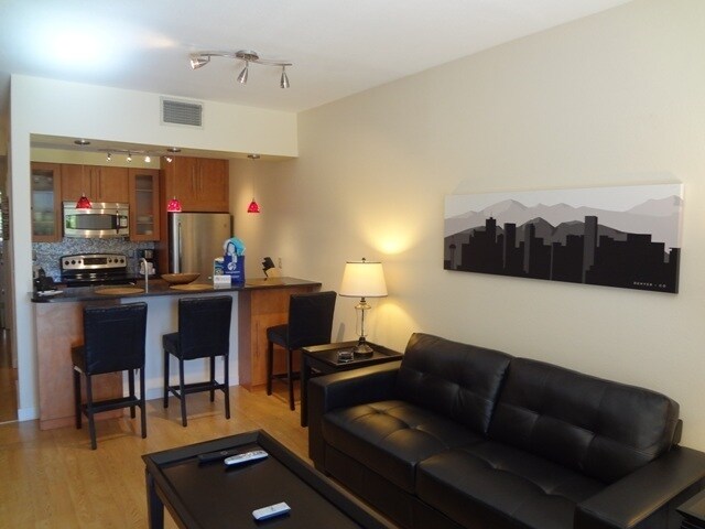 Foto del edificio - Fully Furnished Condo on the outskirts of ...