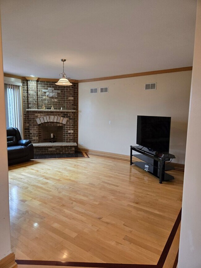 Foto del edificio - Spacious 5 Bedroom 3.5 Bathroom House in B...