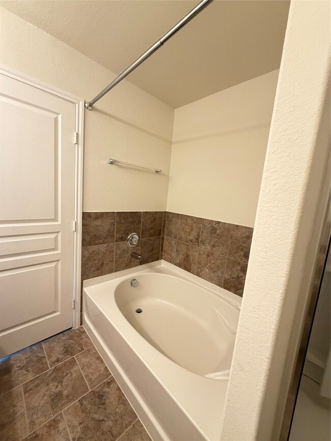 Building Photo - 2538 Bedrock Ln