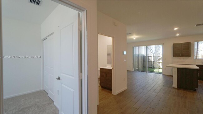 Foto del edificio - 2411 SE 10th St