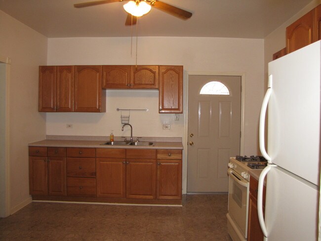 Building Photo - 154 Pearl St