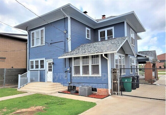 Building Photo - 1330 NW 17th St