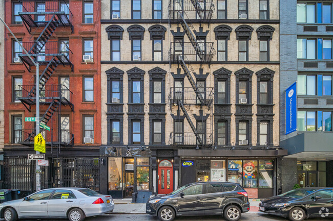 Building Photo - 202 E 6th St