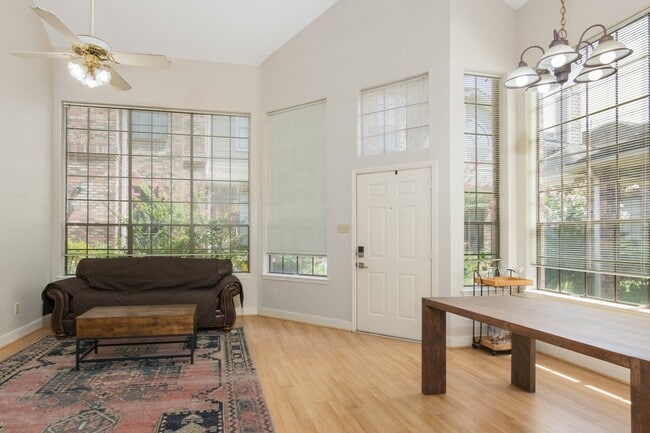 Foto del edificio - 8888 Benning Dr