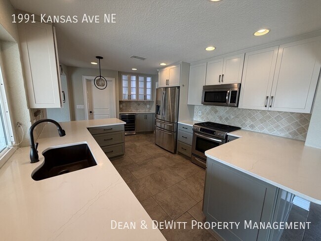Foto del edificio - 4 Bed/3 Bath