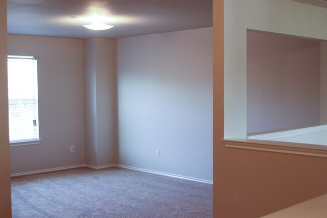 Loft arriba - 3217 Judge Holland Ln