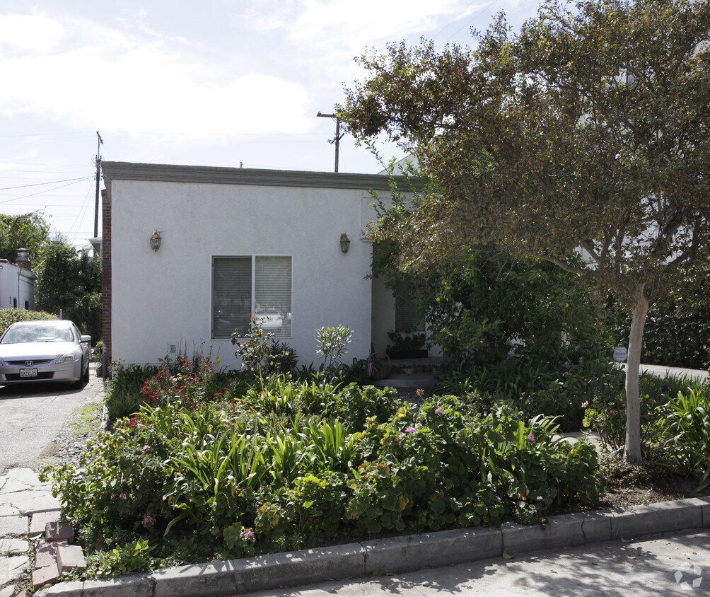 Foto del edificio - 10850-10852 Landale St