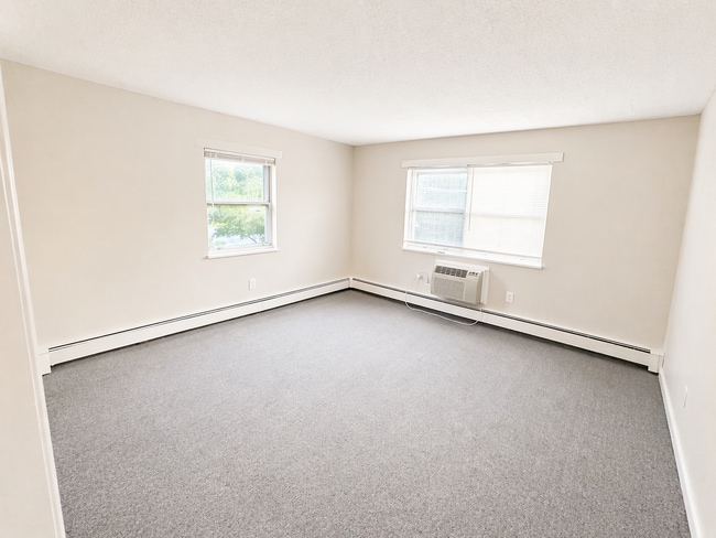 Building Photo - A1 Colonial Dr