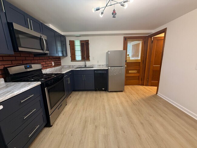 Foto del edificio - Updated Home - West Mifflin