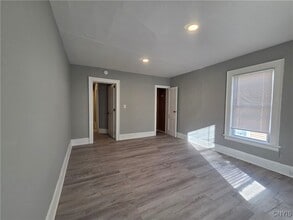 Building Photo - 133 N Fulton St