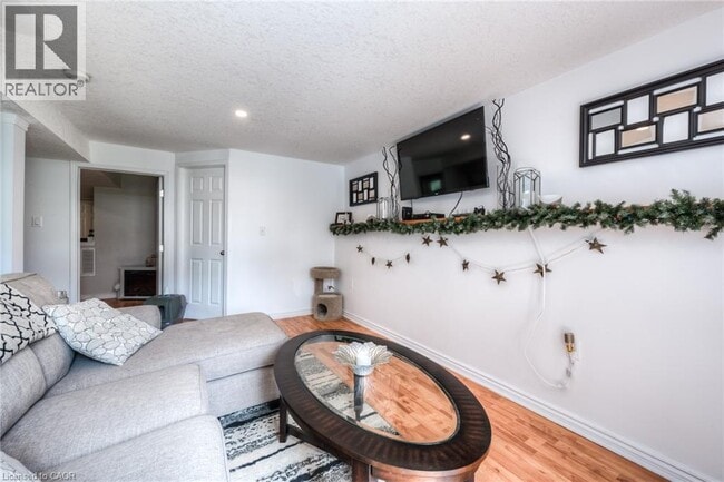 Building Photo - 132 PROSPERITY Dr