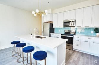 Building Photo - 20 Burling Ln