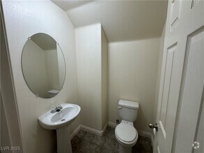 Building Photo - 1033 Pebble Lake St