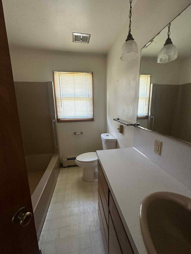 Building Photo - 2 Bedroom Duplex